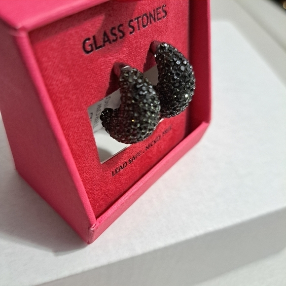 House of Harlow 1960 Glass Stone Stud Earrings - Picture 2 of 9